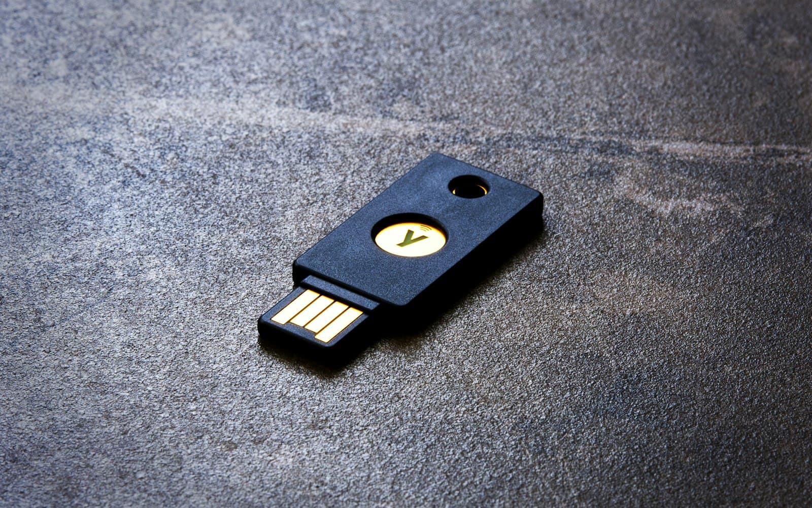USB güvenlik anahtarı — e-imza tokenının bilgisayarda algılanmaması sorununa dair kapak görseli